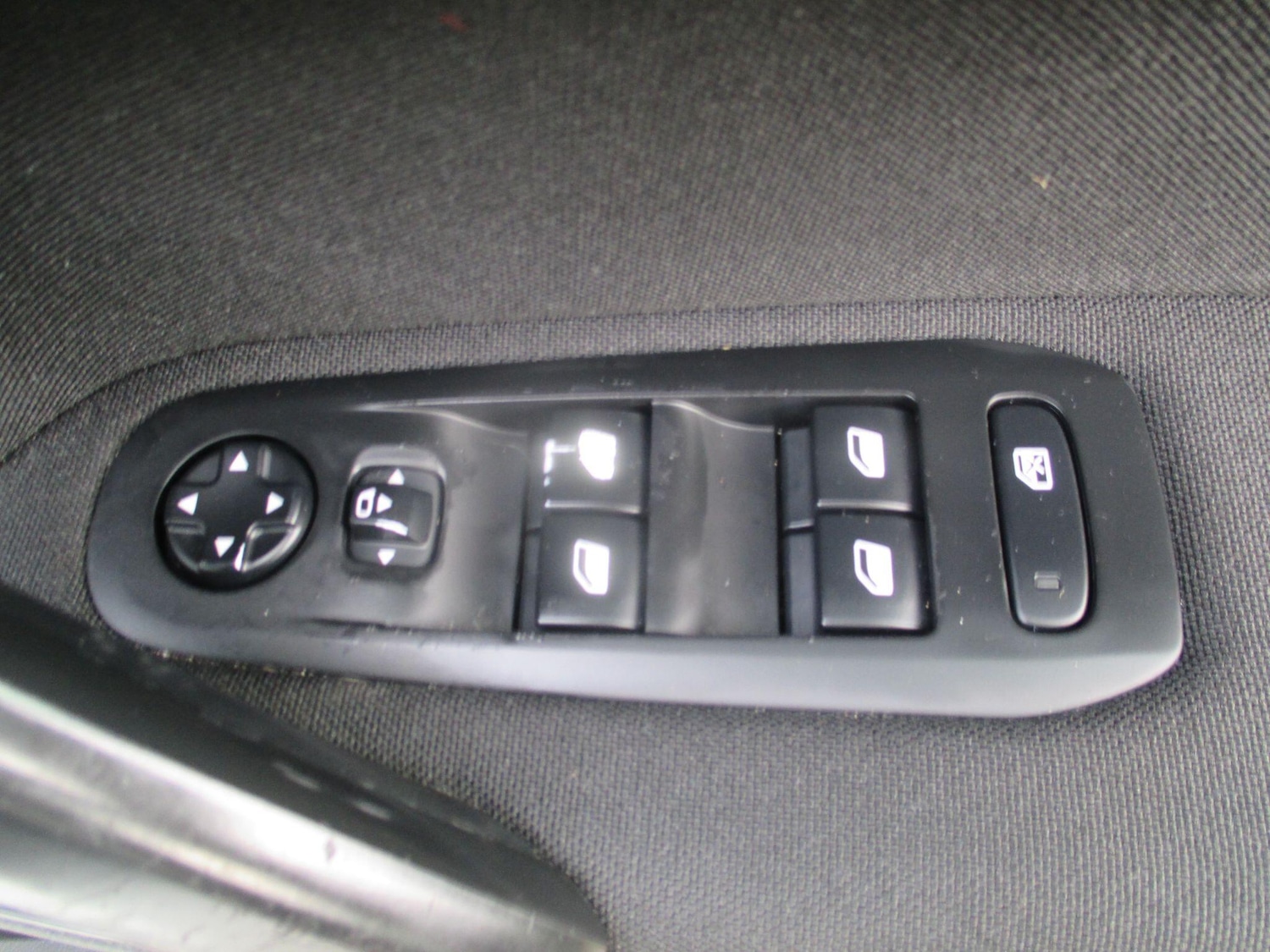 Used Peugeot 308 2015 for sale - 76512591: Photo 25