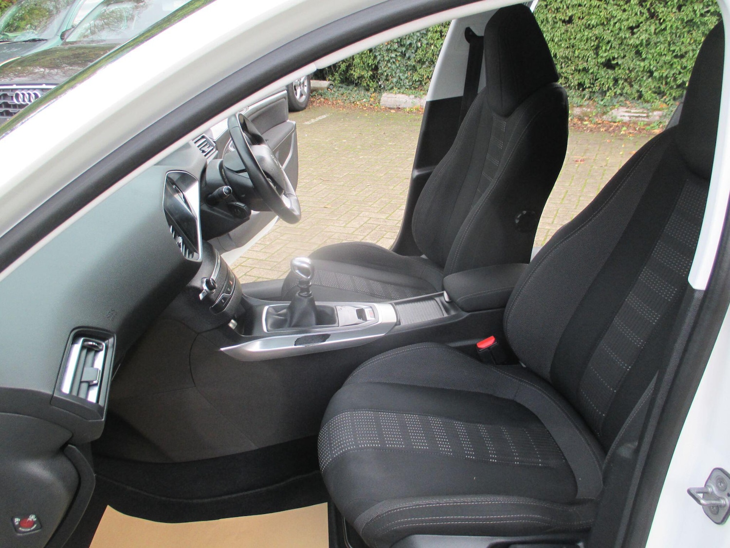 Used Peugeot 308 2015 for sale - 76512591: Photo 32