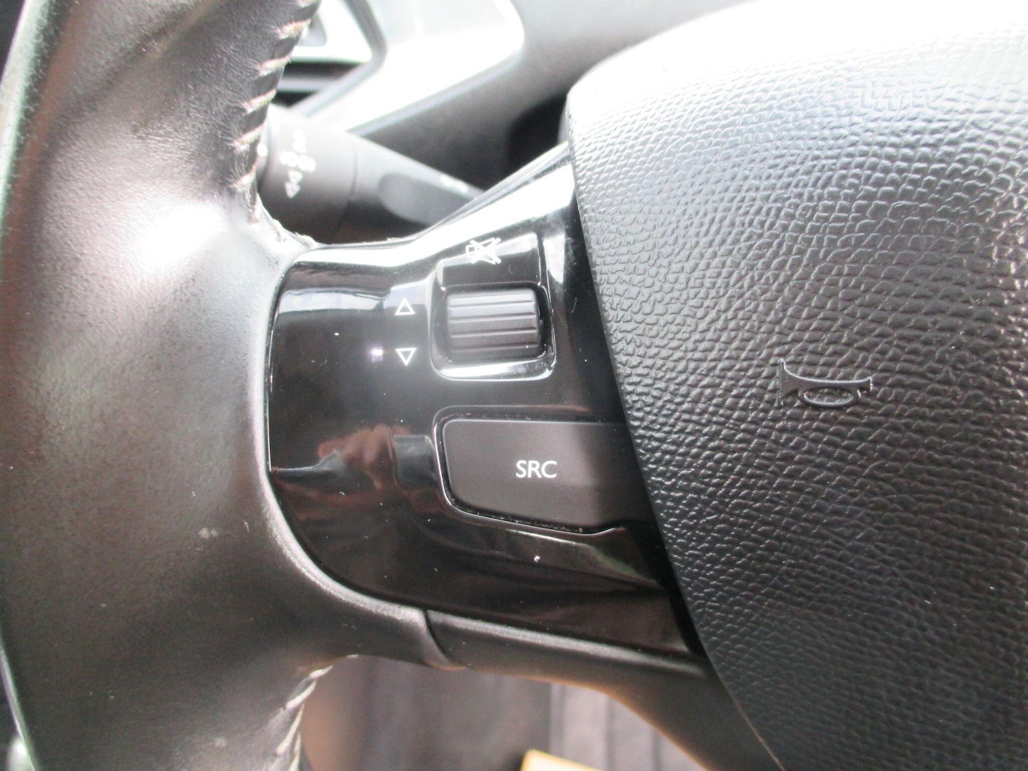 Used Peugeot 308 2015 for sale - 76512591: Photo 42