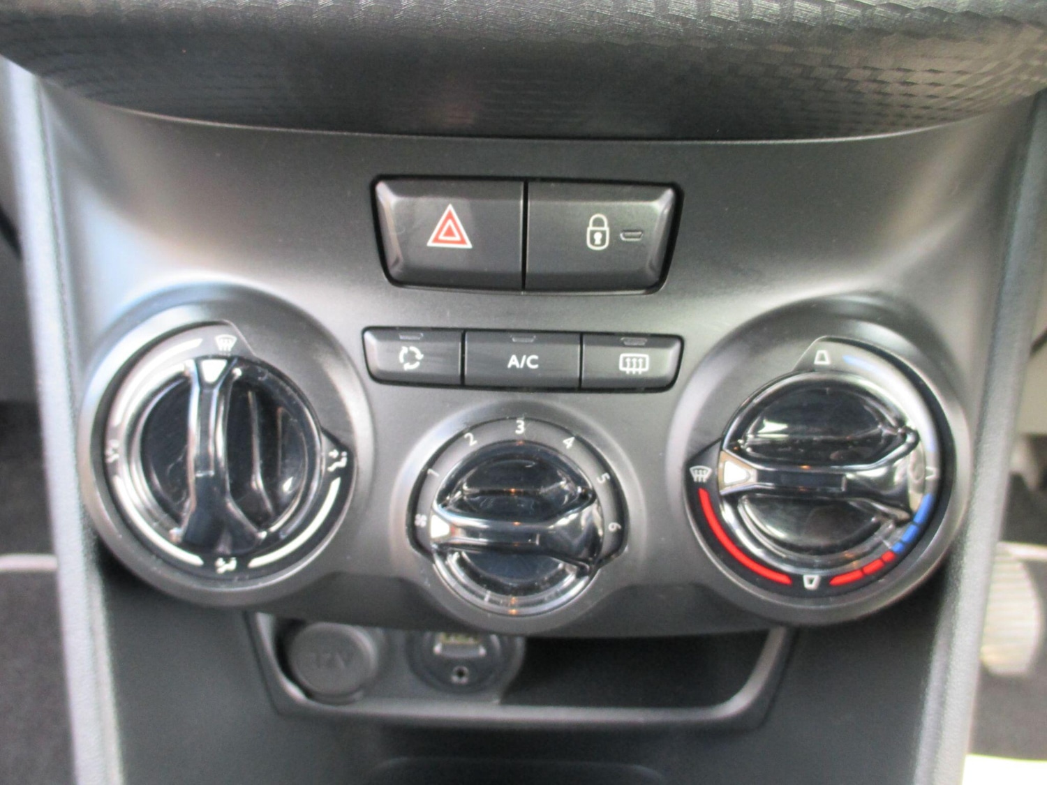 Used Peugeot 2008 2014 for sale - 77377623: Photo 19