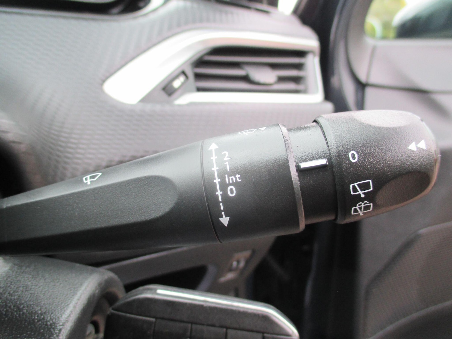 Used Peugeot 2008 2018 for sale - 76607479: Photo 35