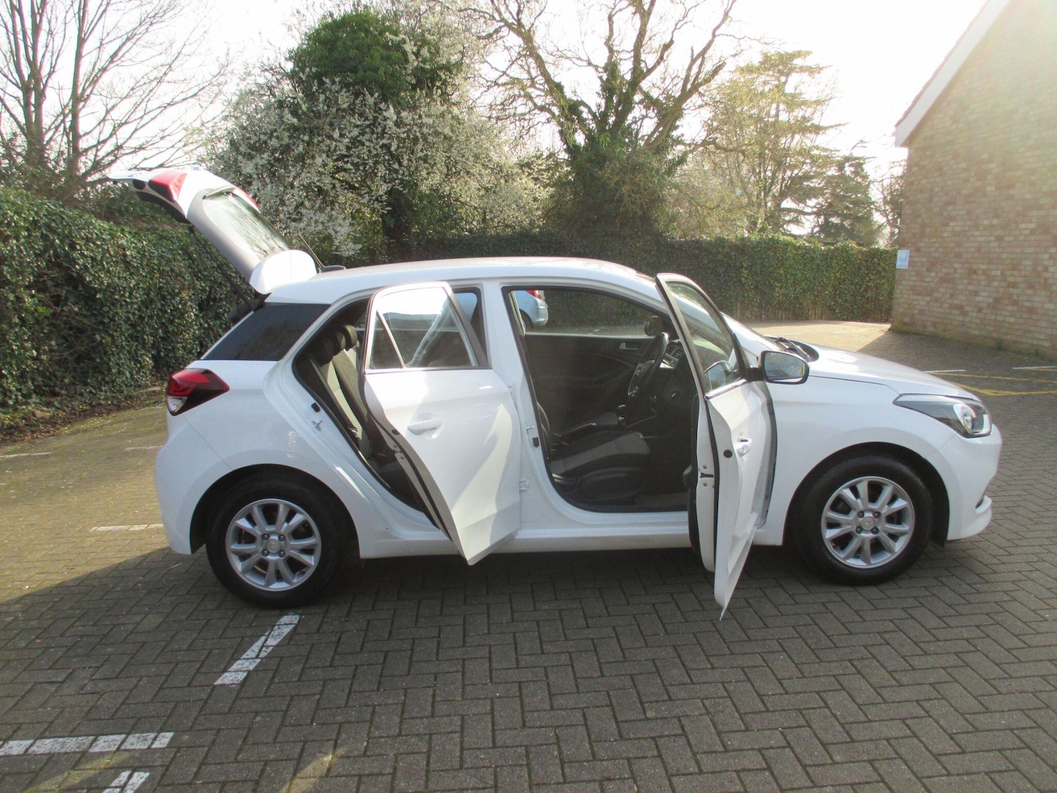 Used Hyundai i20 2017 for sale - 77783286: Photo 9