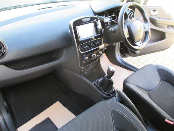 Used Renault Clio 2018 for sale - 76084772: Photo 15