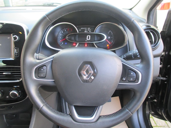 Used Renault Clio 2018 for sale - 76084772: Photo 17