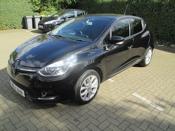 Used Renault Clio 2018 for sale - 76084772: Photo 2