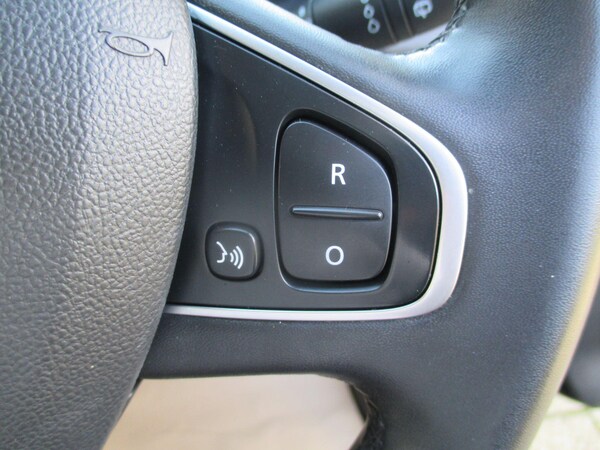 Used Renault Clio 2018 for sale - 76084772: Photo 31