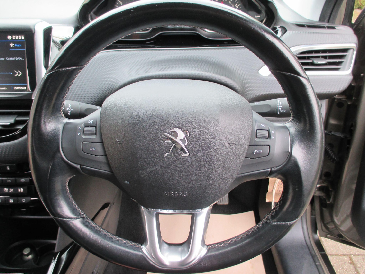 Used Peugeot 2008 2017 for sale - 78170367: Photo 16