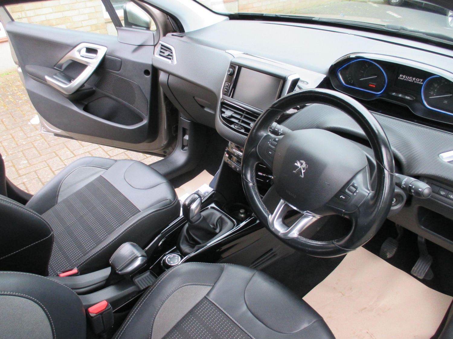 Used Peugeot 2008 2017 for sale - 78170367: Photo 17