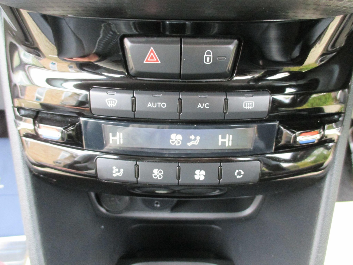 Used Peugeot 2008 2017 for sale - 78170367: Photo 19