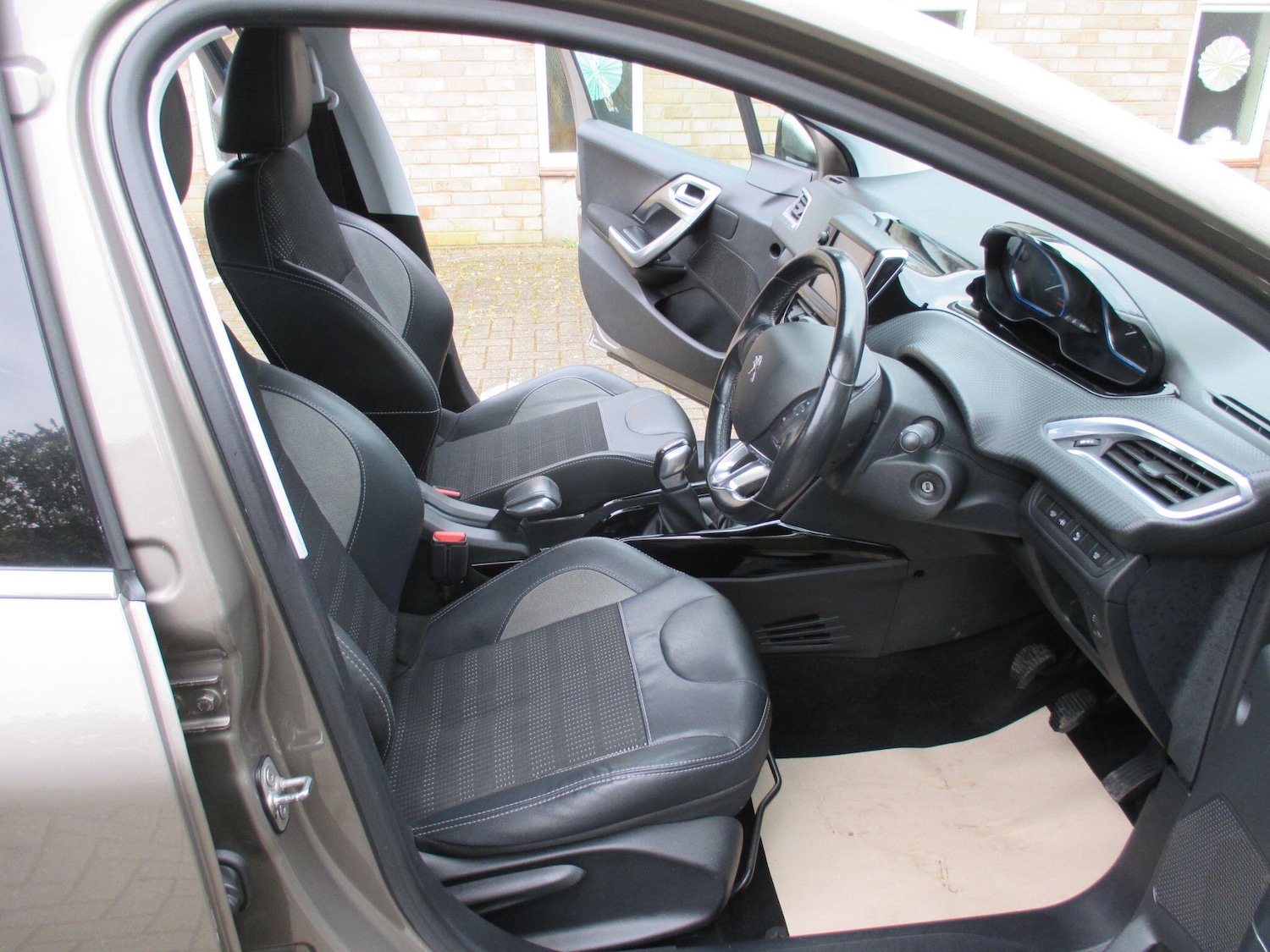 Used Peugeot 2008 2017 for sale - 78170367: Photo 21