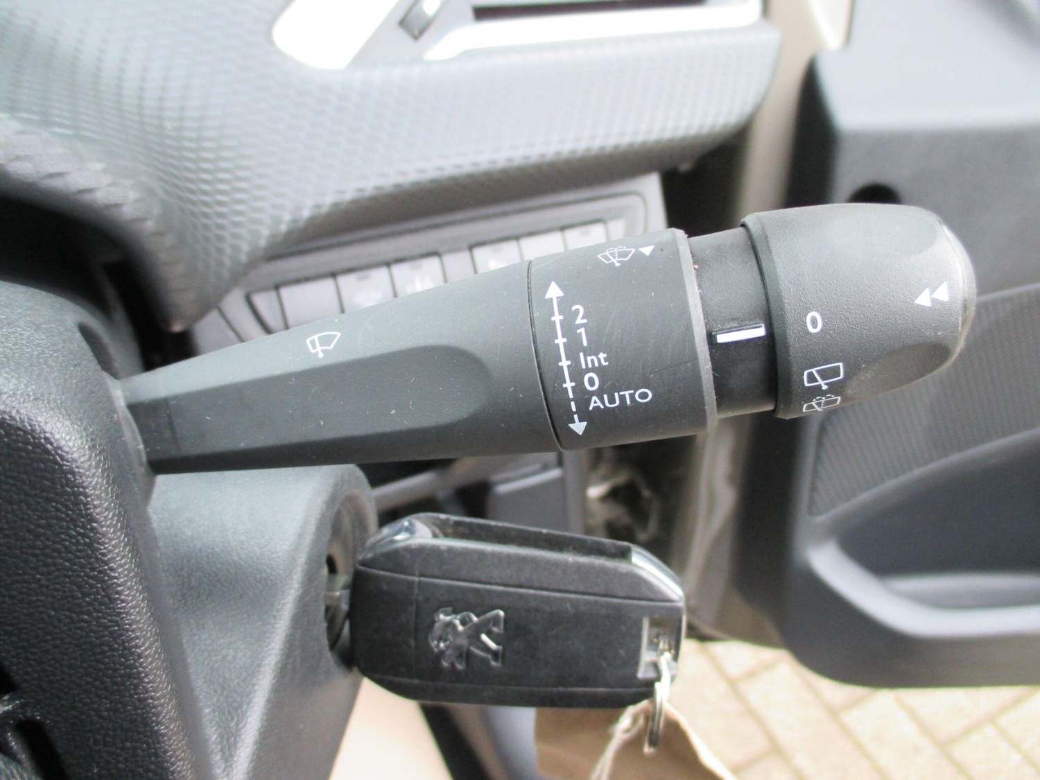 Used Peugeot 2008 2017 for sale - 78170367: Photo 32