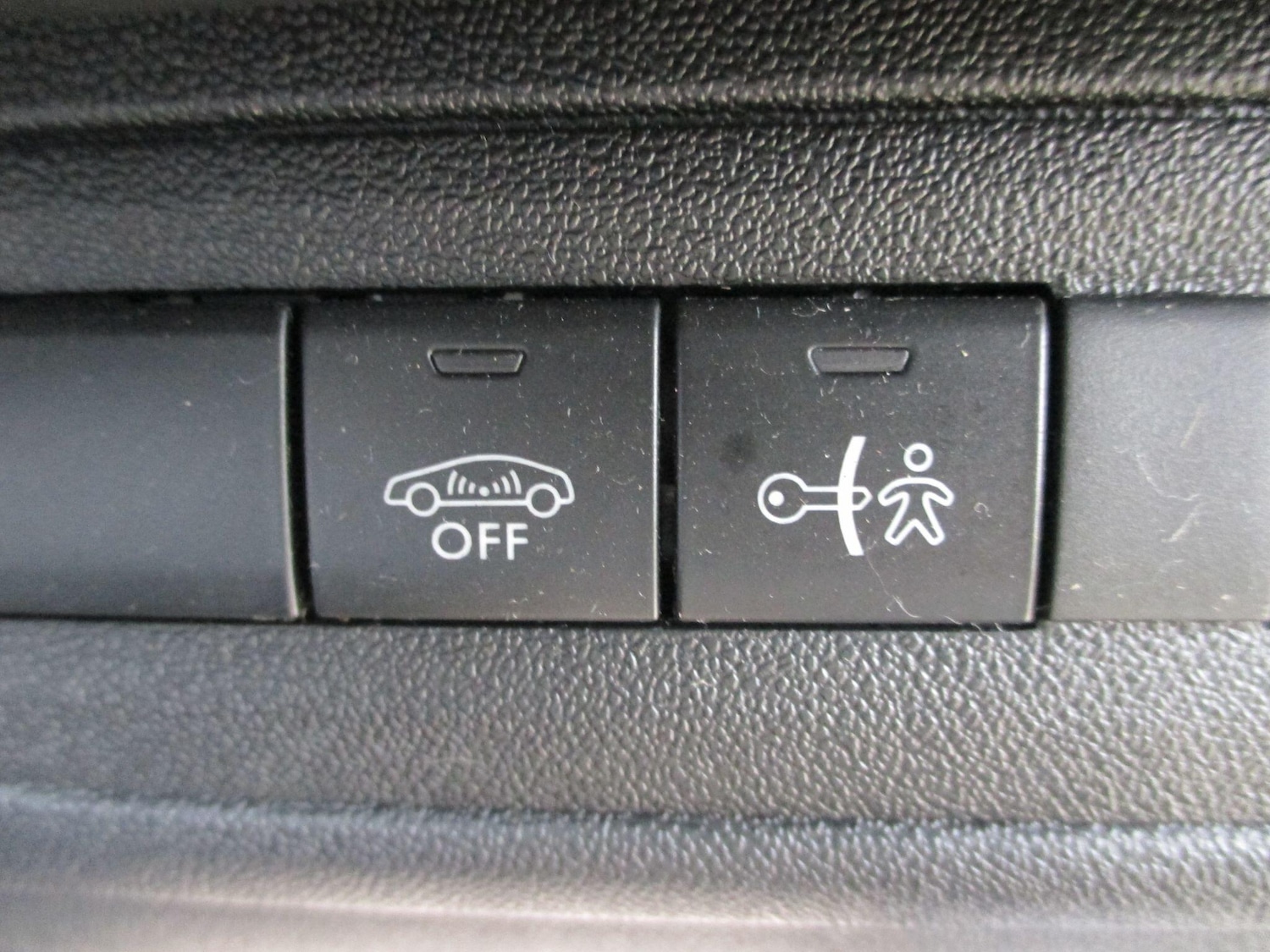 Used Peugeot 2008 2017 for sale - 78170367: Photo 38