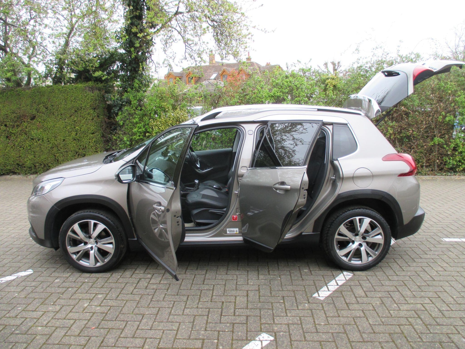 Used Peugeot 2008 2017 for sale - 78170367: Photo 9