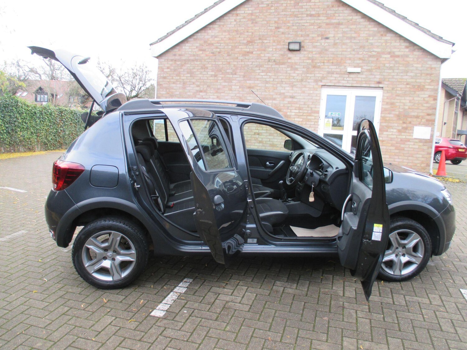 Used Dacia Sandero Stepway 2020 for sale - 76850280: Photo 9