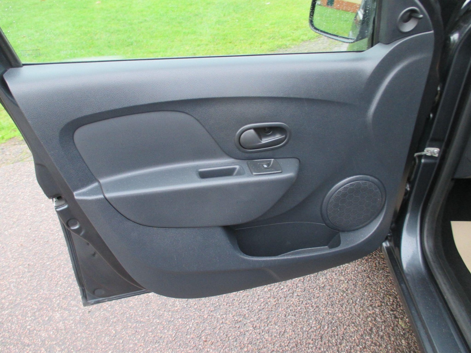 Used Dacia Sandero 2017 for sale - 77216286: Photo 37