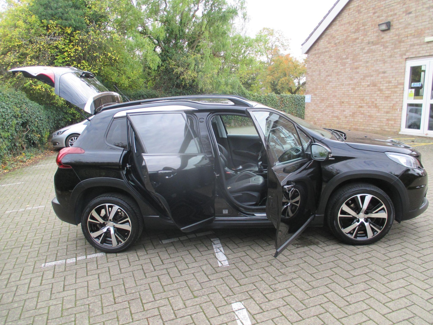 Used Peugeot 2008 2019 for sale - 76398389: Photo 9