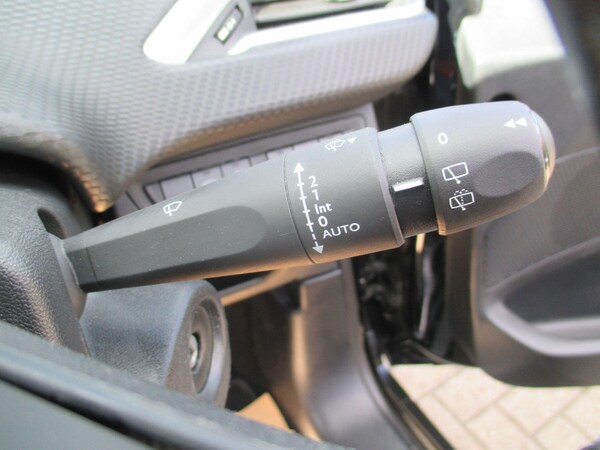 Used Peugeot 2008 2017 for sale - 76094254: Photo 30