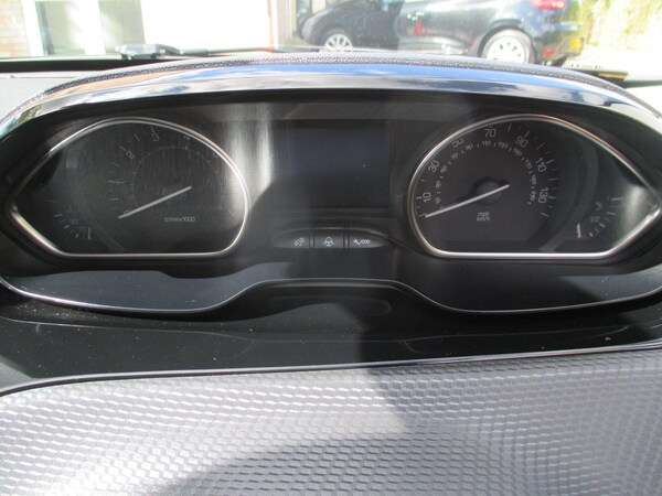 Used Peugeot 2008 2017 for sale - 76094254: Photo 32