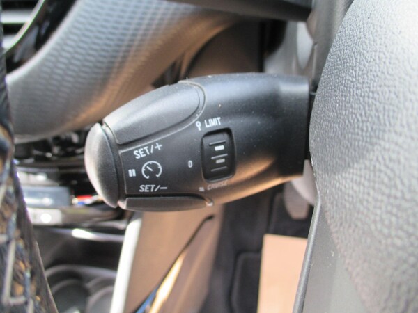 Used Peugeot 2008 2017 for sale - 76094254: Photo 33