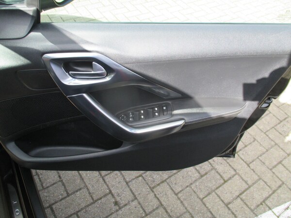 Used Peugeot 2008 2017 for sale - 76094254: Photo 43