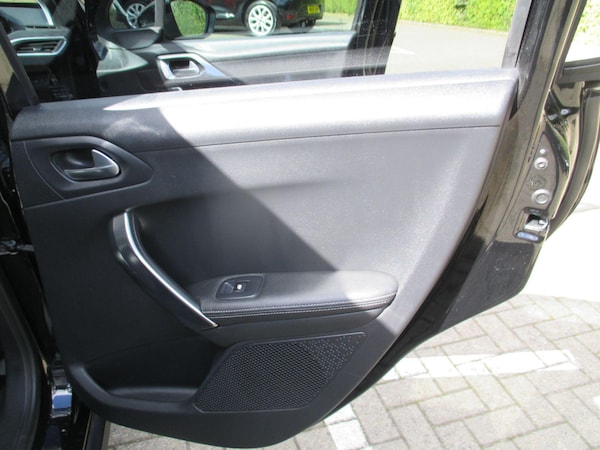Used Peugeot 2008 2017 for sale - 76094254: Photo 44