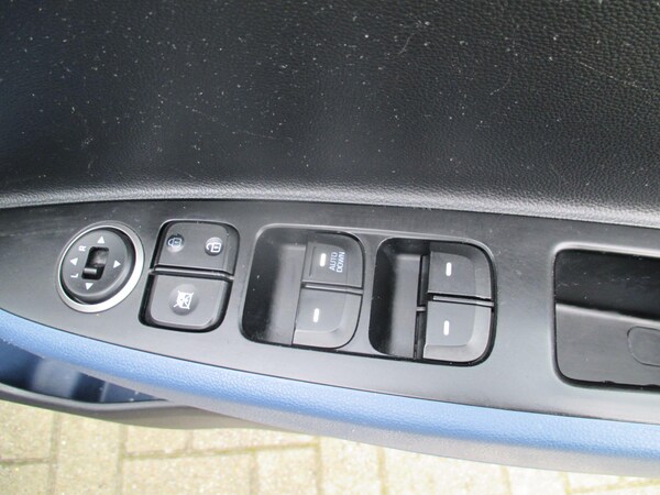 Used Hyundai i10 2017 for sale - 76121586: Photo 21