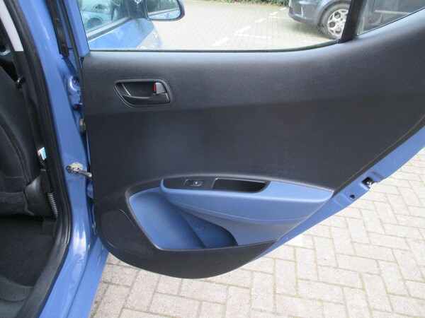 Used Hyundai i10 2017 for sale - 76121586: Photo 36