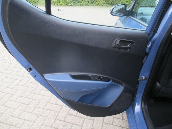 Used Hyundai i10 2017 for sale - 76121586: Photo 38