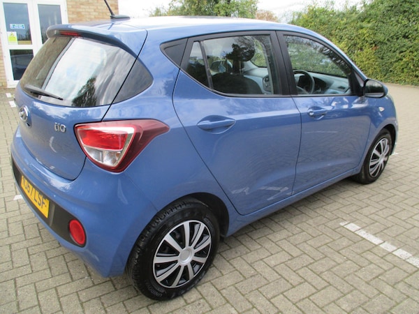 Used Hyundai i10 2017 for sale - 76121586: Photo 6