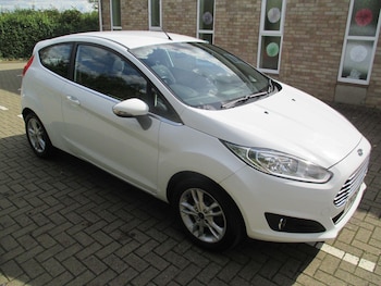 2015 (15) - 1.25 82 Zetec 3dr
