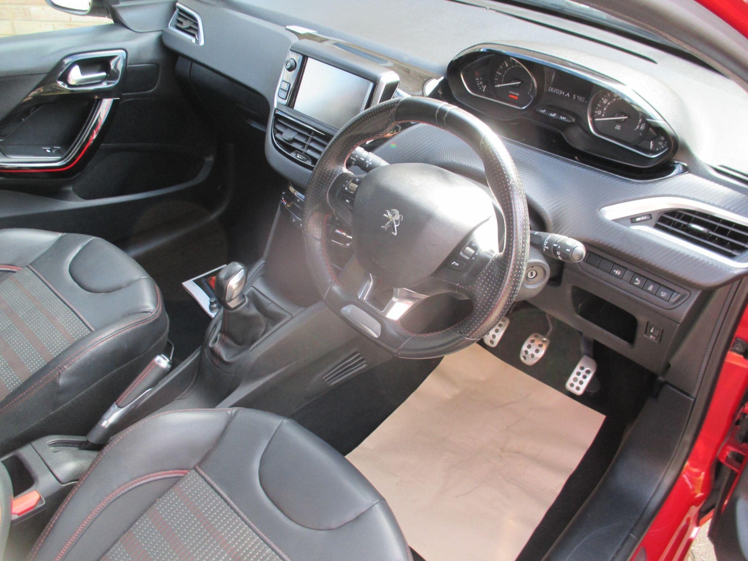 Used Peugeot 208 2015 for sale - 76975428: Photo 16