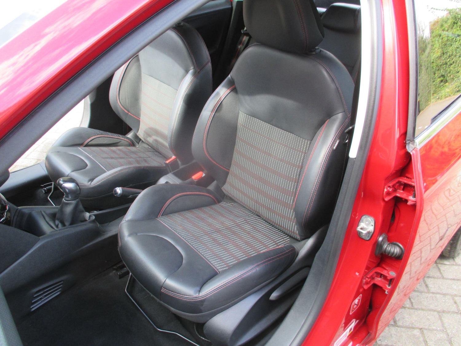 Used Peugeot 208 2015 for sale - 76975428: Photo 24