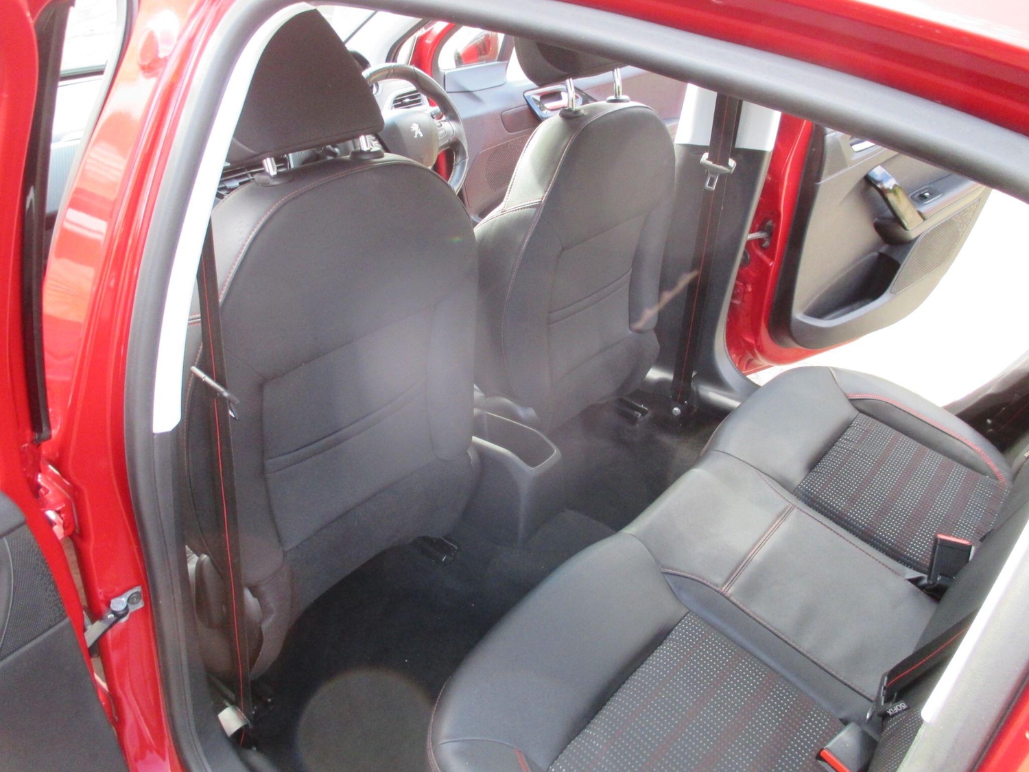 Used Peugeot 208 2015 for sale - 76975428: Photo 29