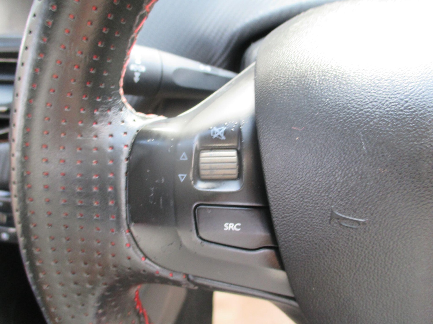 Used Peugeot 208 2015 for sale - 76975428: Photo 30