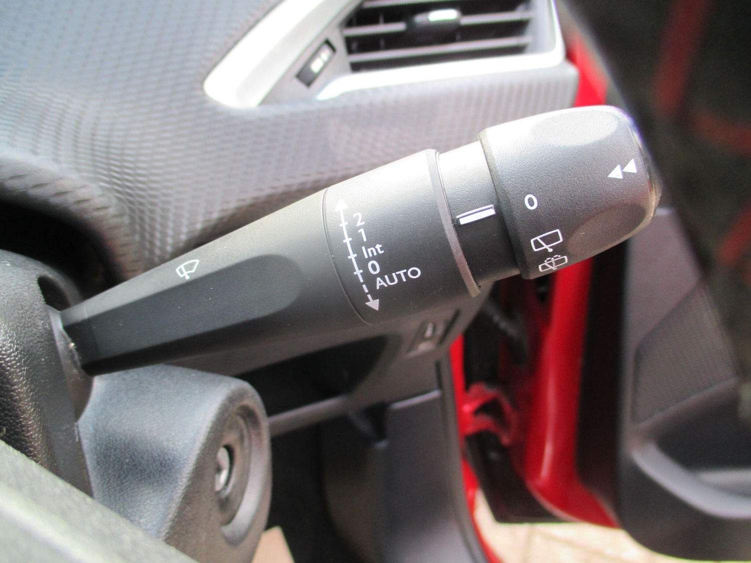 Used Peugeot 208 2015 for sale - 76975428: Photo 32