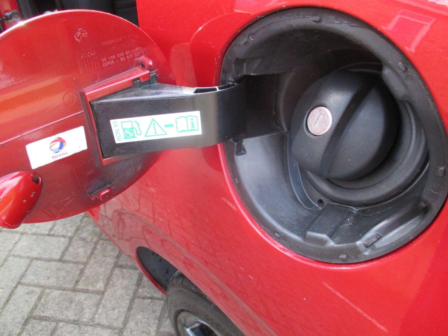 Used Peugeot 208 2015 for sale - 76975428: Photo 42