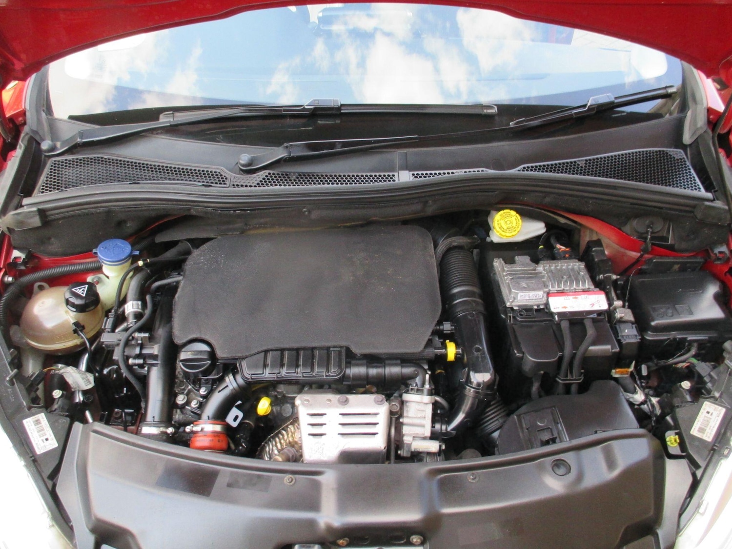 Used Peugeot 208 2015 for sale - 76975428: Photo 45