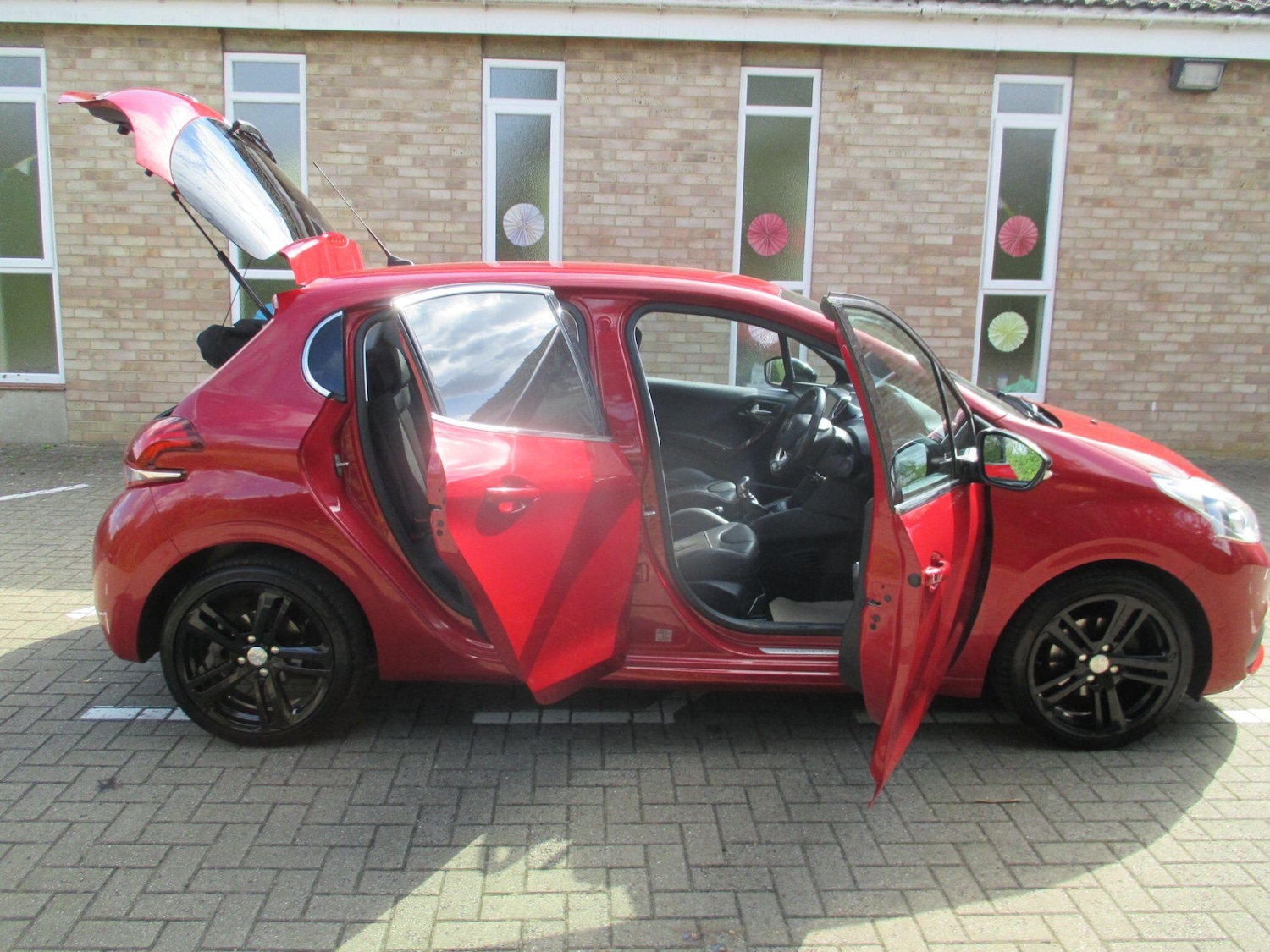 Used Peugeot 208 2015 for sale - 76975428: Photo 9