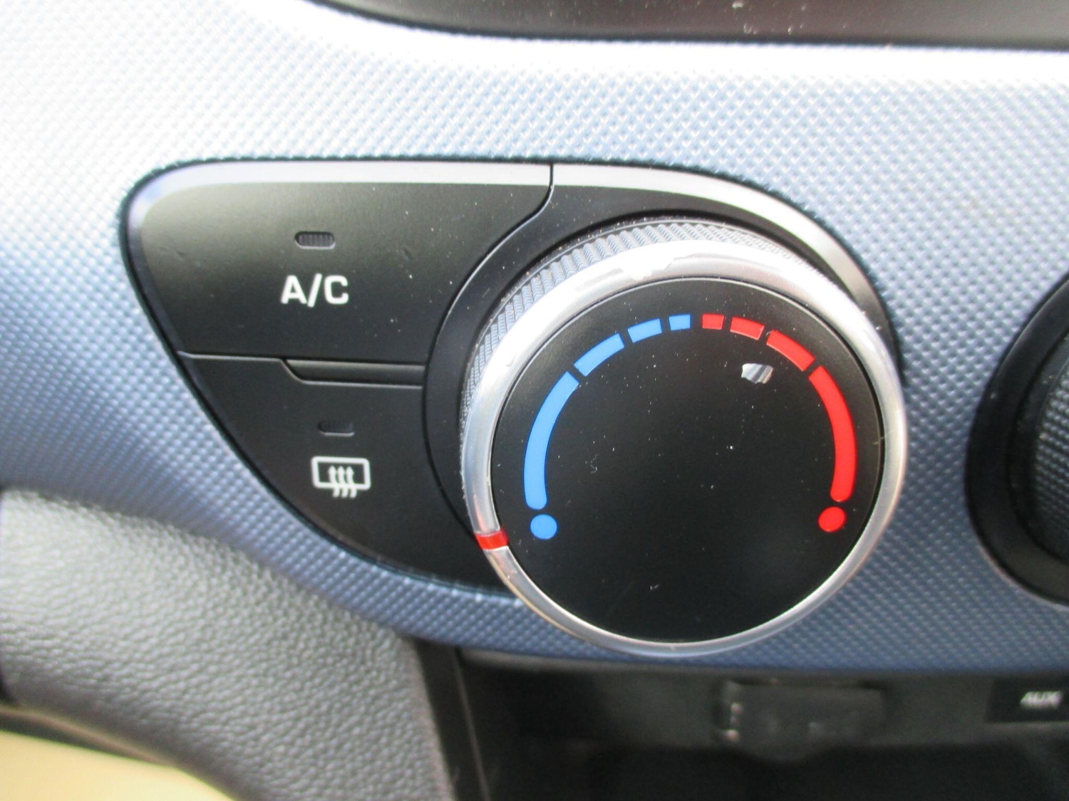 Used Hyundai i10 2014 for sale - 78072121: Photo 34