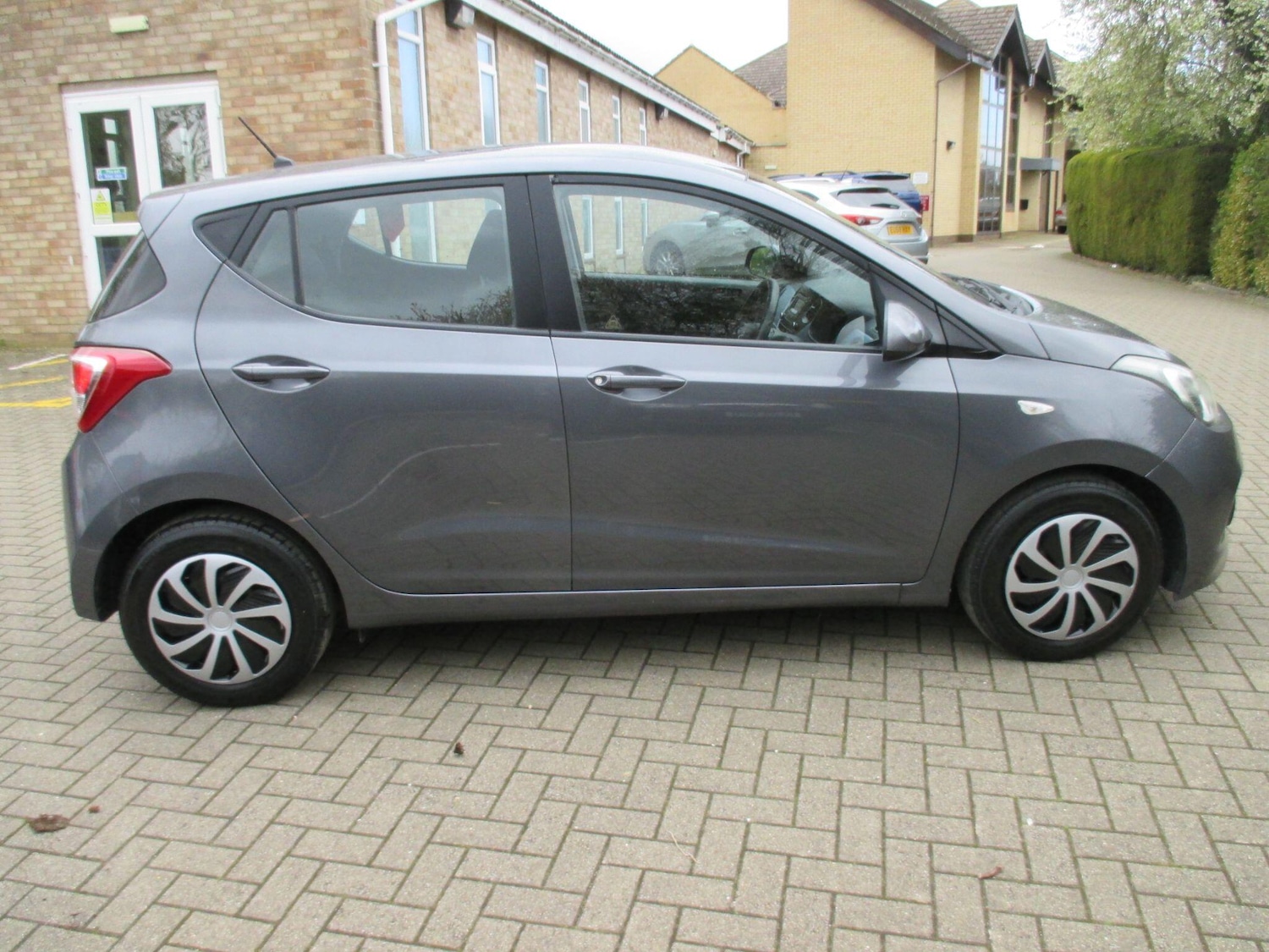 Used Hyundai i10 2014 for sale - 78072121: Photo 6