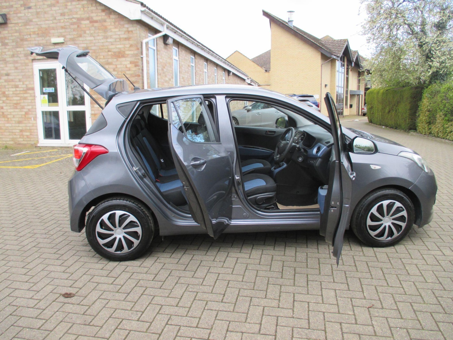 Used Hyundai i10 2014 for sale - 78072121: Photo 9