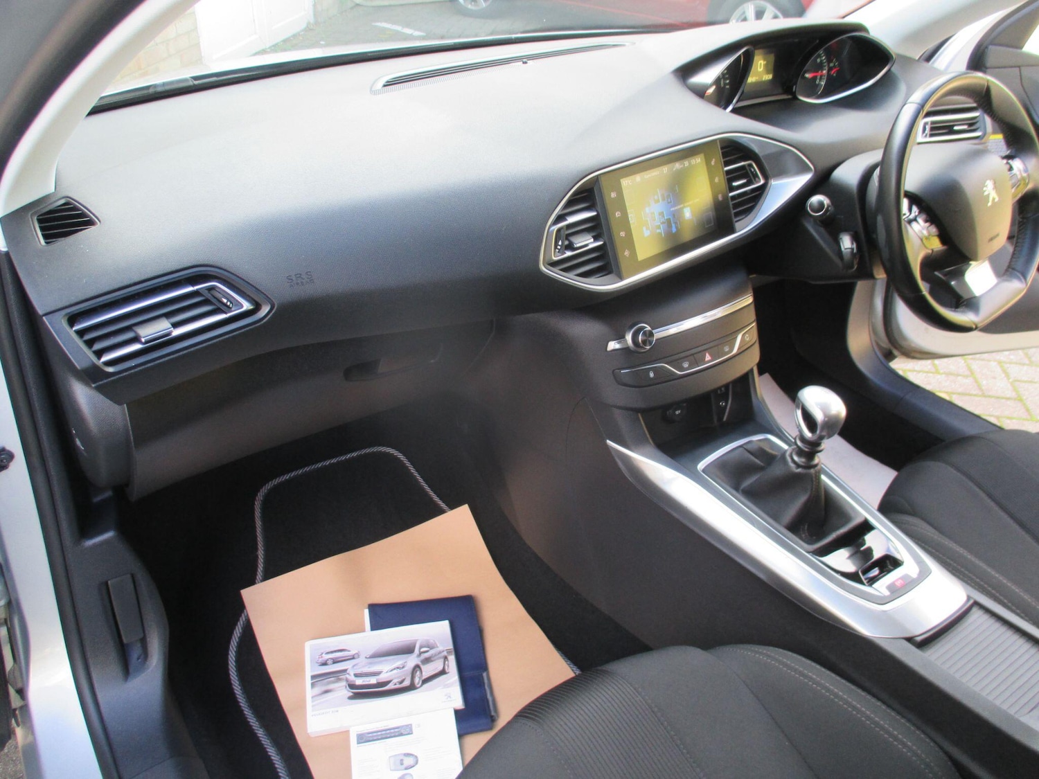 Used Peugeot 308 2014 for sale - 76215229: Photo 15