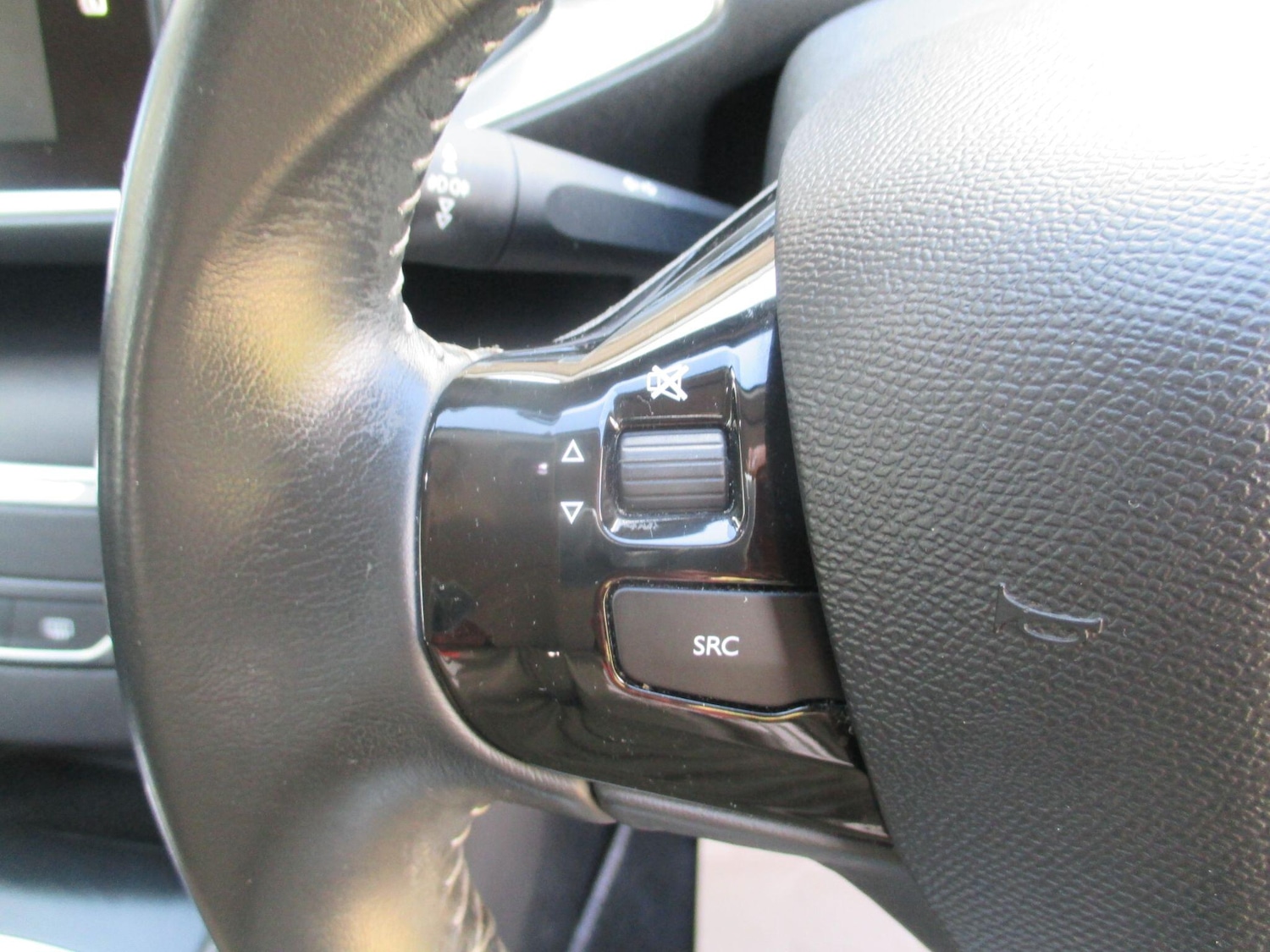 Used Peugeot 308 2014 for sale - 76215229: Photo 21