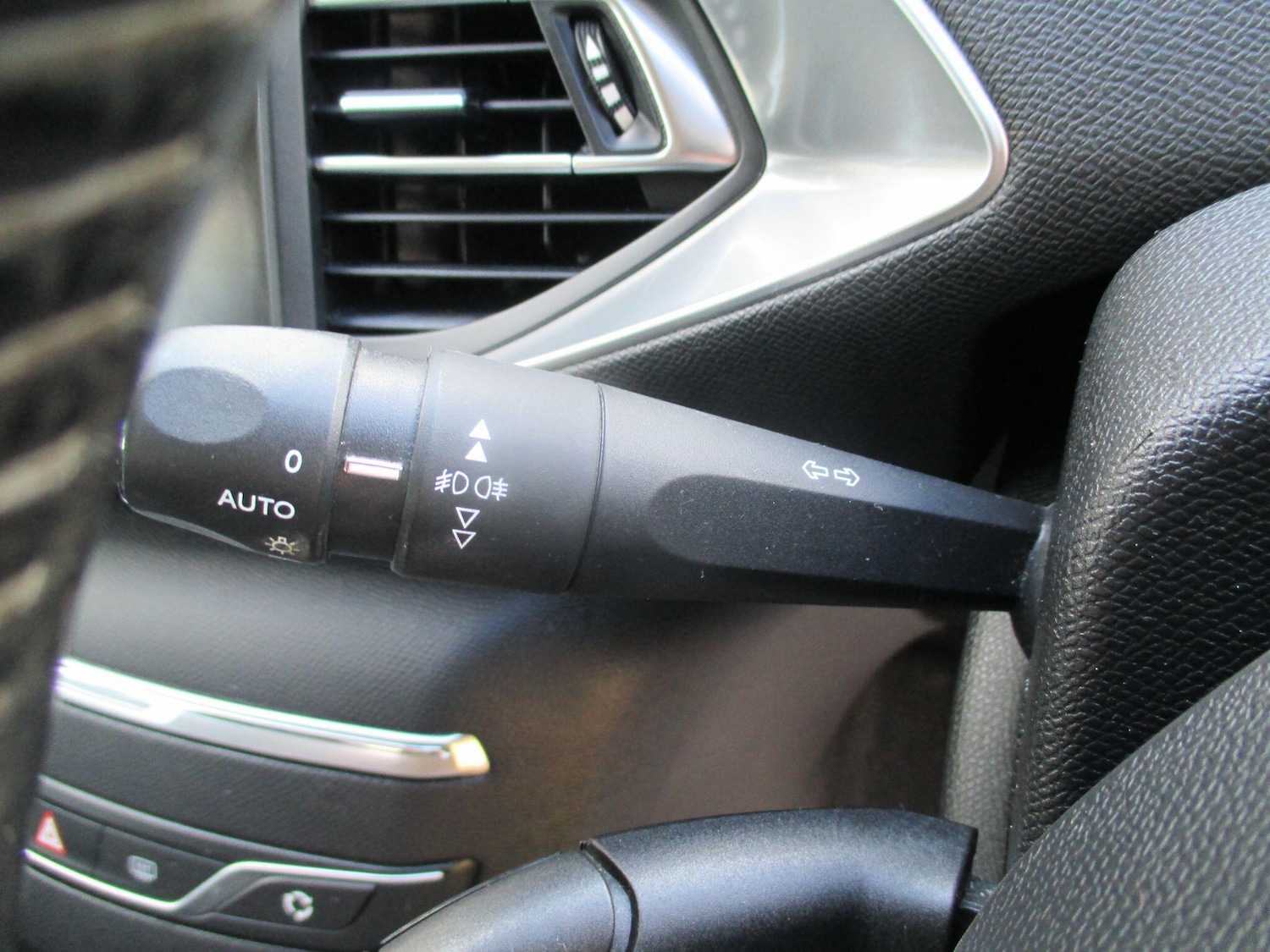 Used Peugeot 308 2014 for sale - 76215229: Photo 23