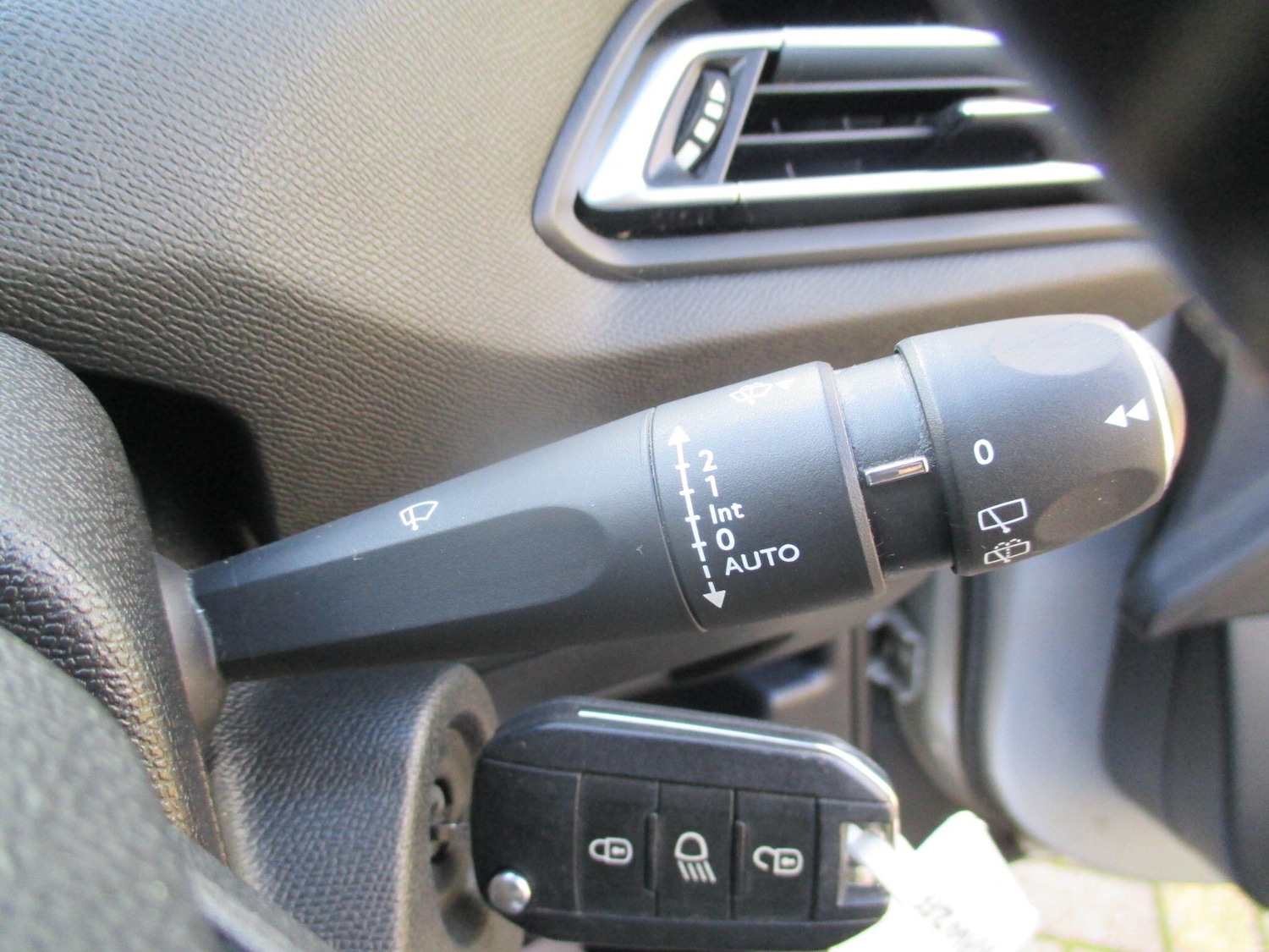 Used Peugeot 308 2014 for sale - 76215229: Photo 24