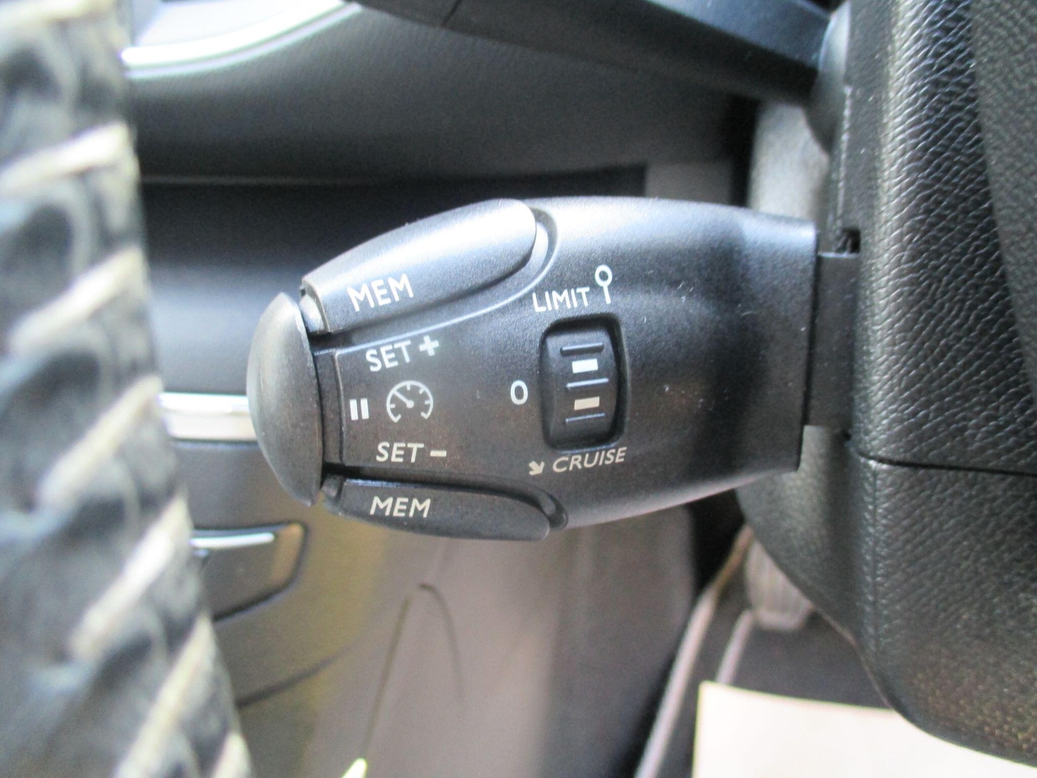 Used Peugeot 308 2014 for sale - 76215229: Photo 25