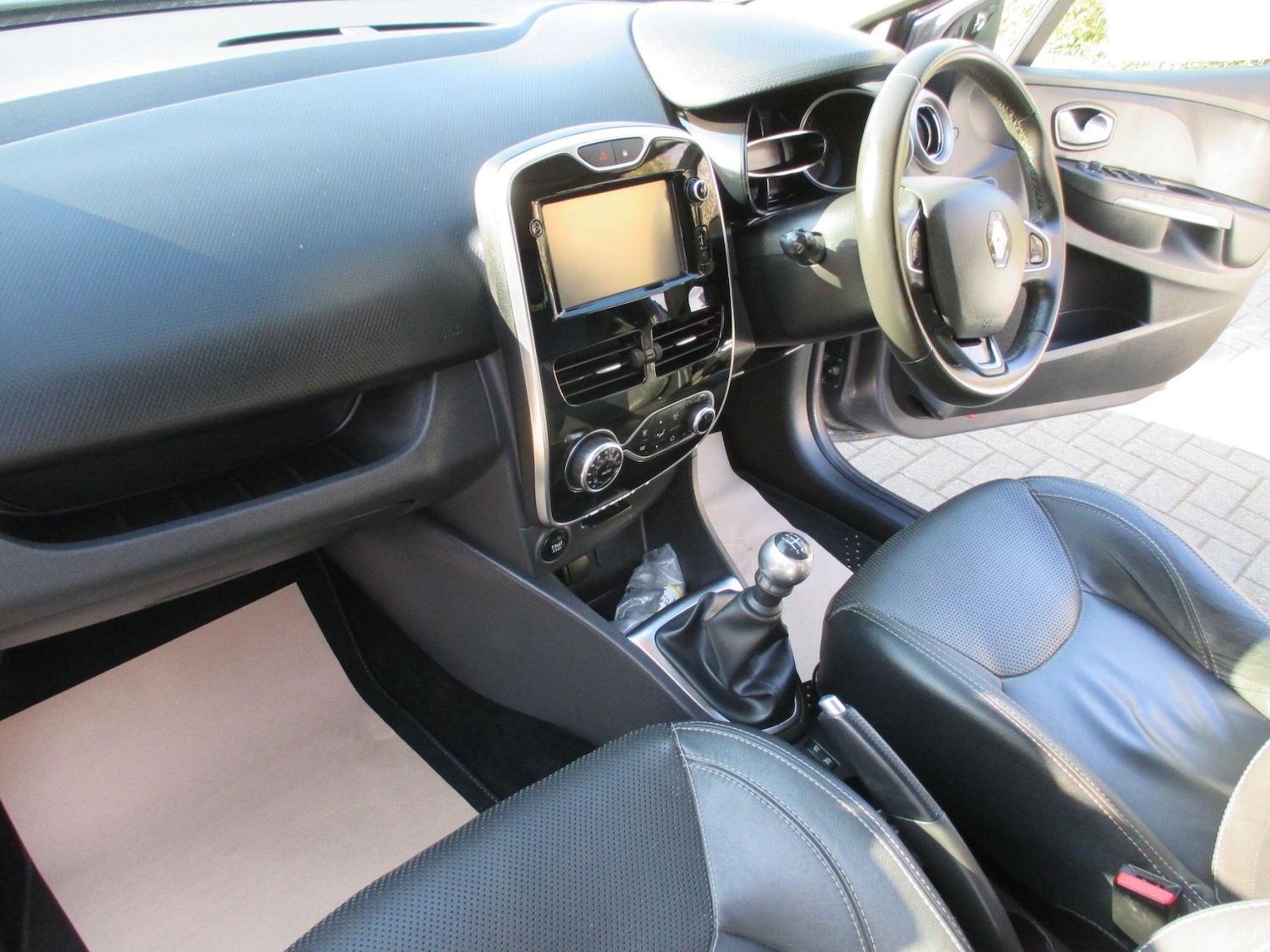 Used Renault Clio 2016 for sale - 77969732: Photo 16