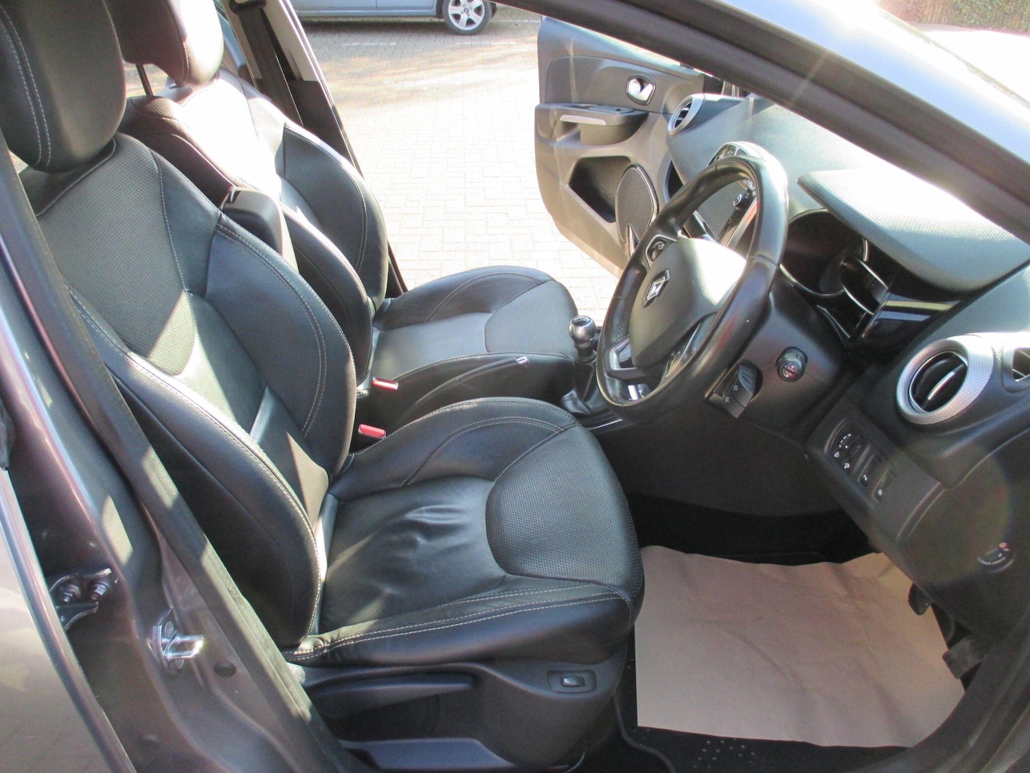 Used Renault Clio 2016 for sale - 77969732: Photo 22