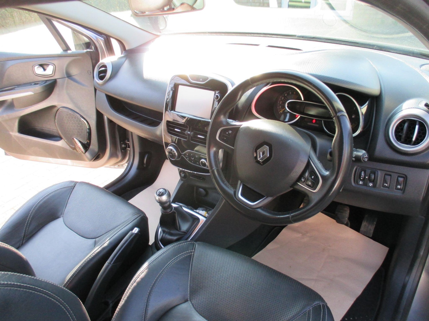 Used Renault Clio 2016 for sale - 77969732: Photo 23