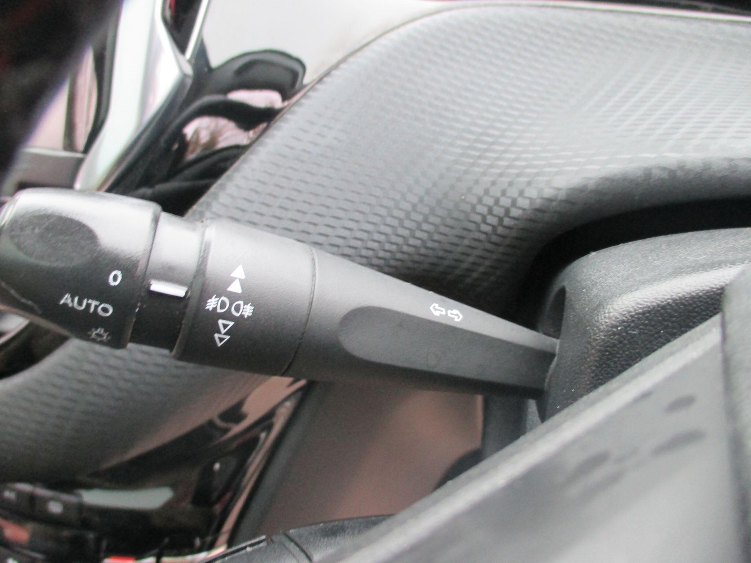 Used Peugeot 2008 2017 for sale - 76607801: Photo 32